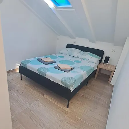 Dejan Apartment-top Centar Apartman *