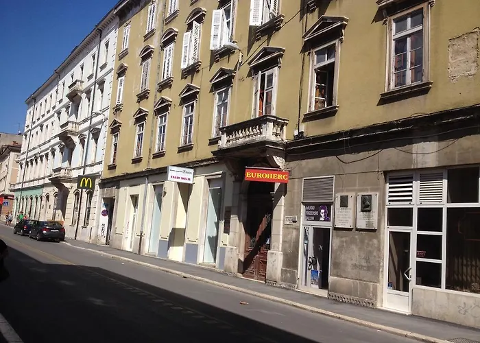 Dejan Apartment-top Centar Apartman