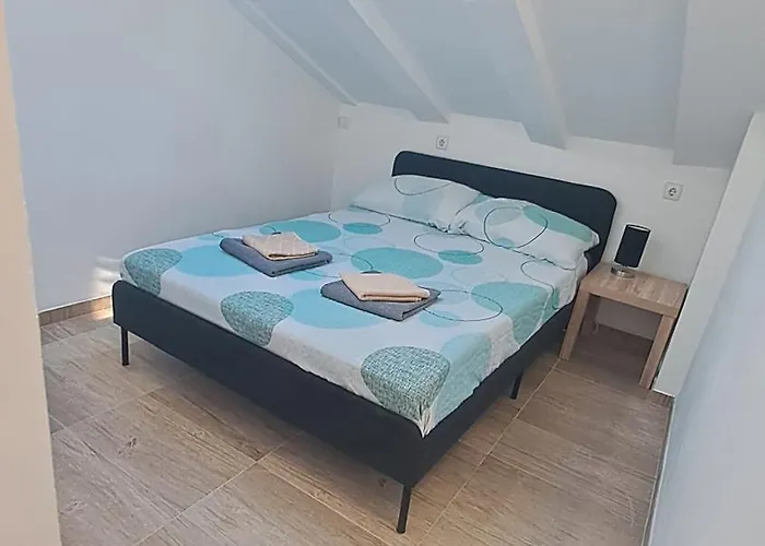 Dejan Apartment-top Centar Apartman *