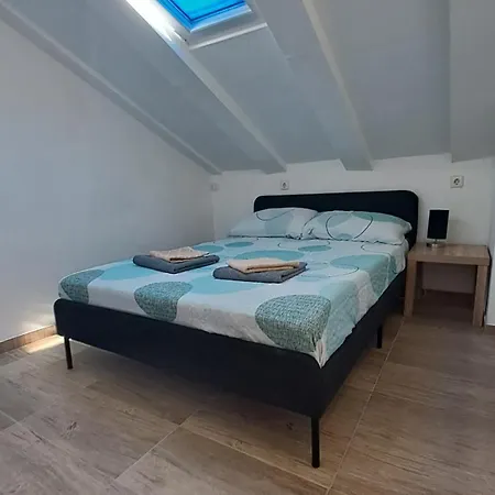 Dejan Apartment-top Centar 普拉