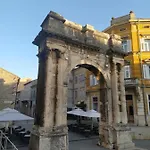 Dejan Apartman Pula